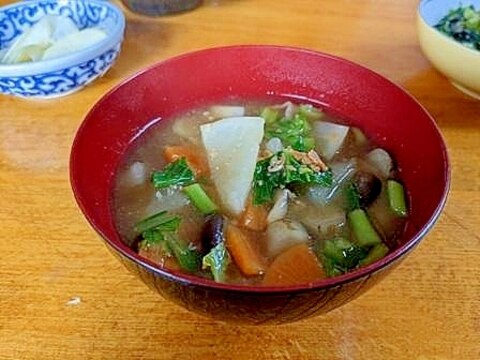 根菜たっぷり　みそ汁